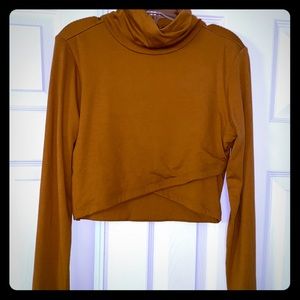 Cropped long sleeve top